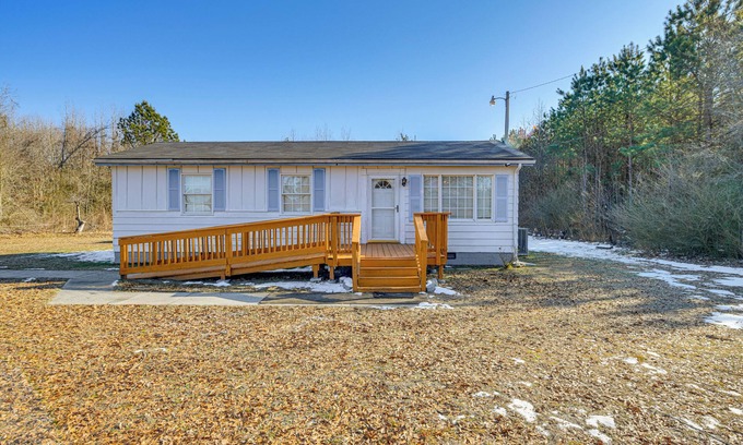 Petersburg Casa | 12 Mi to Lake Chesdin: BBQ-Ready Angler's Getaway!