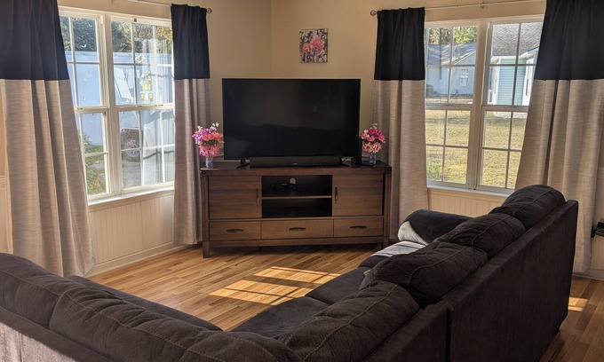 Laurel Bay Casa | 12 mi to Parris Island Cozy home