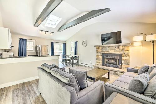 Pocono Lake Casa | 12 Mi to Ski Home with Hot Tub in Arrowhead Lake