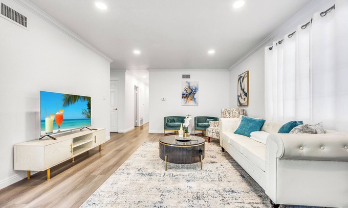 Rowland Heights Casa | 12 miles to Disney land