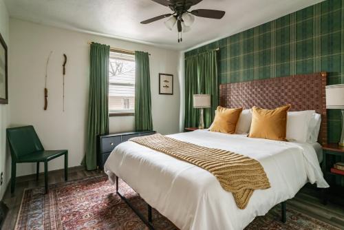 South Bend Casa | 12-mins walk to ND - BBQ I Old Money Sports Glam - Pet Friendly!
