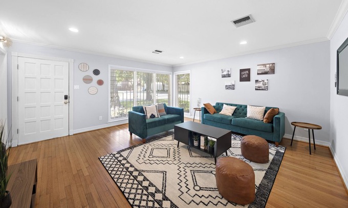 Gulfton Casa | 12 minutes to Downtown Houston! Cozy 4BD home with Ping Pong table!