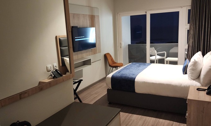 Warner Beach Hotel | 12 Oceans Hotel and Conference Centre