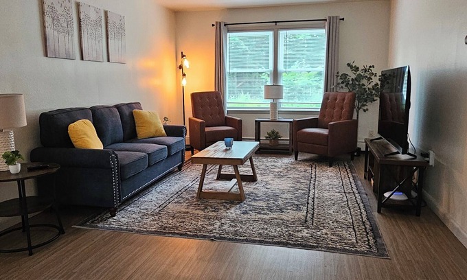 Niles Apartamento | 12-On-North - Unit 528 #1