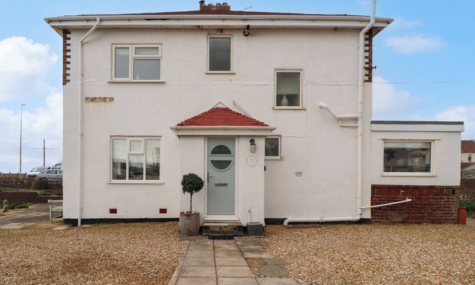 Bispham Casa | 12 PENNYSTONE ROAD, pet friendly, with a garden in Blackpool
