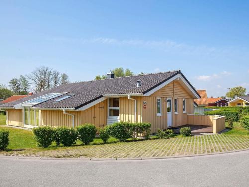 Lensterstrand Casa | 12 person holiday home in GROEMITZ