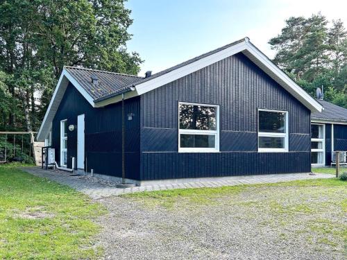Fjellerup Strand Casa | 12 person holiday home in Glesborg