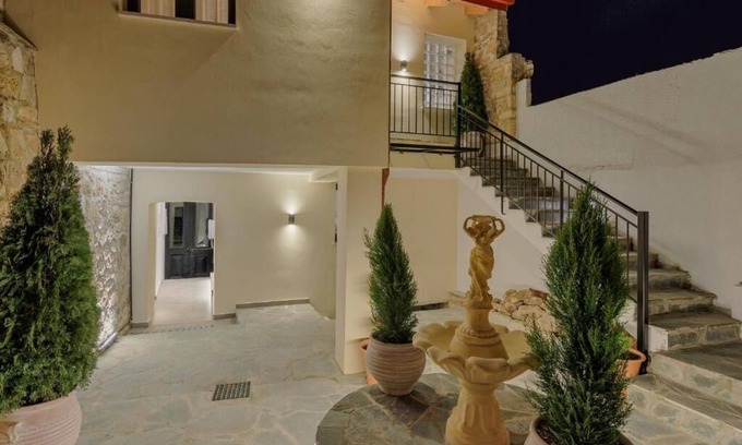 Ioannina Town Centre Casa | 12 Pyles Living History