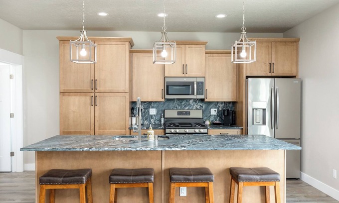 Elko Casa | #12 Spacious 5-bedroom, 3bathroom, 2 car garage house in Elko near Walmart