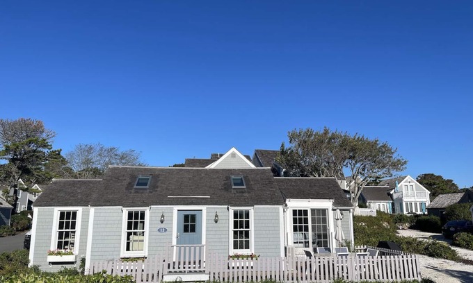 Mashpee Cabaña | 12 VINEYARD VIEW - FULLY RENOVATED