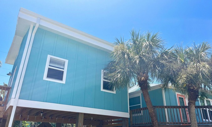 Mid Island Casa | 120 Falkirk Island Cottage - Freestanding home by the Beach!