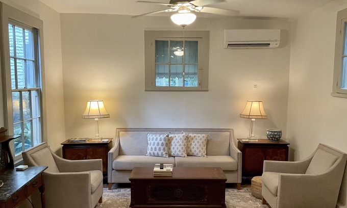 Uptown Historic District Cabaña | 120 year old carriage house in uptown residential neighborhood