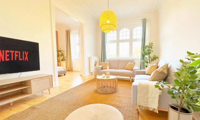 Krefeld Apartamento | 120qm Denkmal Apartment in Krefeld mit Stuck und Balkon - BEUYS Apartments - Krefeld