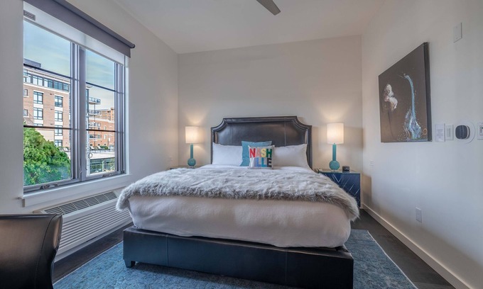 West End Hotel | 121 Hotel by AvantStay | Chic & Modern Deluxe Suite In Ideal Nashville Location!