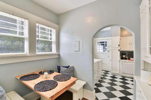 Morningside-Lenox Park Casa | 1266 Monroe Drive 1