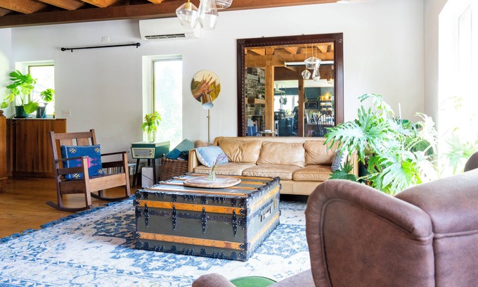 Peach Lake Otro | 127 Acres of Relaxing Beauty - Spacious 5-bedroom farmhouse