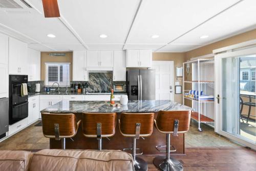 Balboa Island Casa | 128 Agate