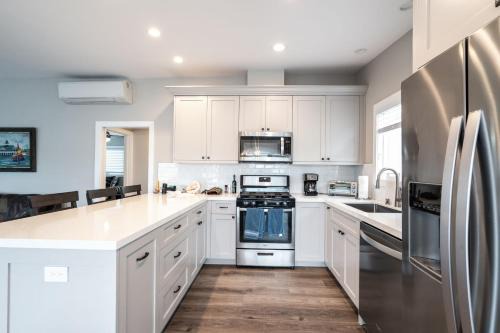 Balboa Island Casa | 129 Opal Ave B