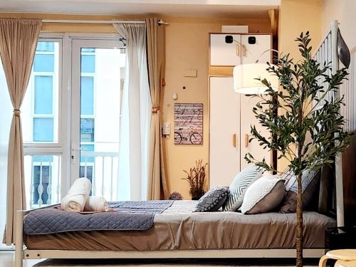 Pinagsama Apartamento | 12e Spacious Cozy Suite at The Venice Mall with FREE Parking and Washing Machine
