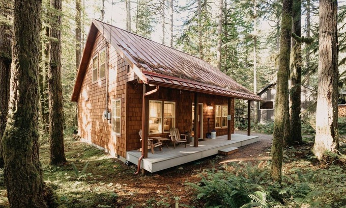 Glacier Cabina | 12gs - Bbq - Wifi - Dishwasher - Sleeps 4 2 Bedroom Home by RedAwning