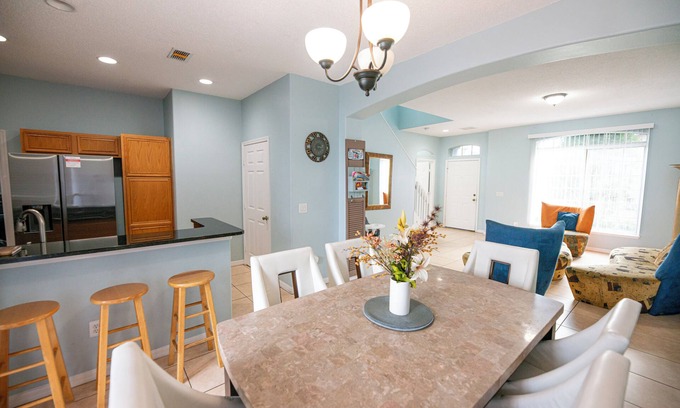 Meadow Woods Casa | 12min from airport / 20min from Parks