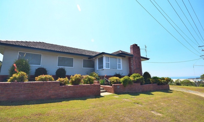 Nambucca Heads Casa | 13 HIGH ST - Breathtaking views to die for! One of the best locations!
