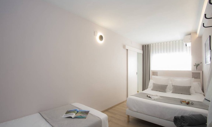 L'Amistat Cabina | 13 m² Private room ∙ 3 guests