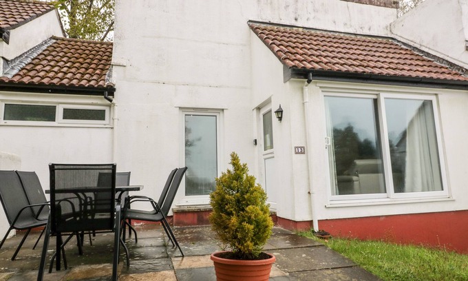 Saint Ann's Chapel Cabaña | 13 MANORCOMBE BUNGALOWS, pet friendly, with pool in Gunnislake