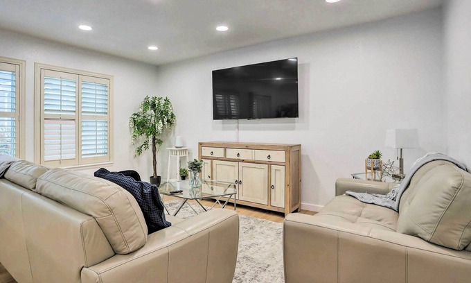Northglenn Casa | 13 Mi to Dtwn Denver: Northglenn Townhome w/ Patio