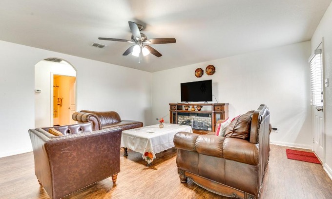 Medina Valley Casa | 13 Mi to Lackland AFB San Antonio Home!