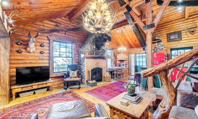 Summit Park Cabina | ~ 13 Mi to Main St: Park City Cabin w/ Mtn Views!