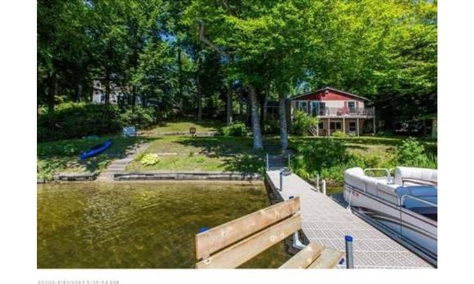 Monmouth Casa | 130 'de costa en el lago Cobbosseecontee