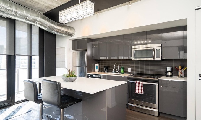 Downtown Winnipeg Condominio | (1304)Downtown Glasshouse Radiant 2BR 1BATH + Fast WiFi (311)