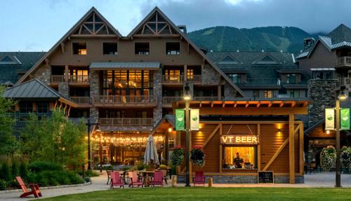 Stowe Area Complejo | 1310A 2bdrm Let It Snow 3rd Floor Mountain and Spruce Peak Views By Stowe Mountain Rentals