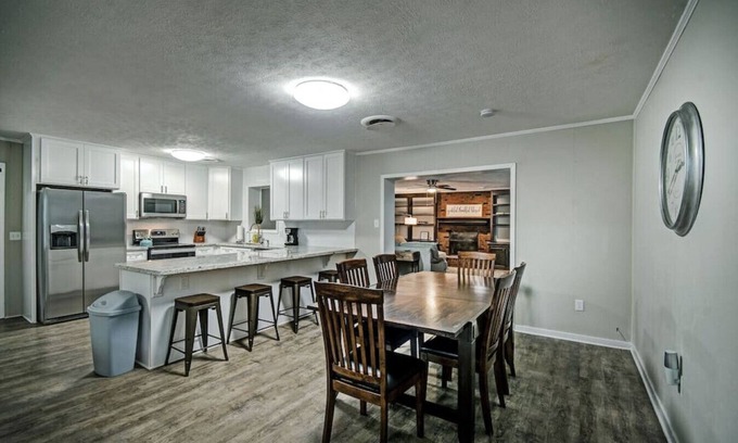 Madison Casa | 134 Meadowdale · Quite Neighborhood Executive Home 2 to 12 Mths