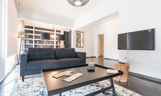 Neos Kosmos Apartamento | 135 m² Apartamento ∙ 4 habitaciones ∙ 8 huéspedes