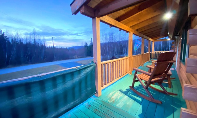 Twin Mountain Cabina | 136MD modern log cabin with AC: less than 10 minutes from Bretton Woods! POOL PASSES!