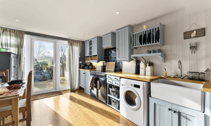 Bury St Edmunds Casa | 139 I Out Westgate St I Characterful & Peaceful 1BR House.
