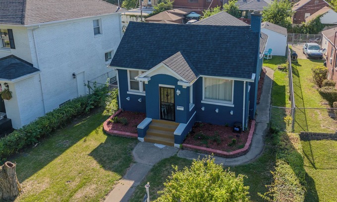 Gary Casa | 13mins from Beach/jet tubs/projector screen/fire place/game rm/exercise rm/
