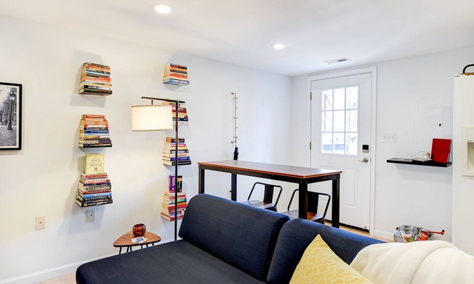 Columbia Heights Apartamento | 13th St Library House - Walkscore 91!
