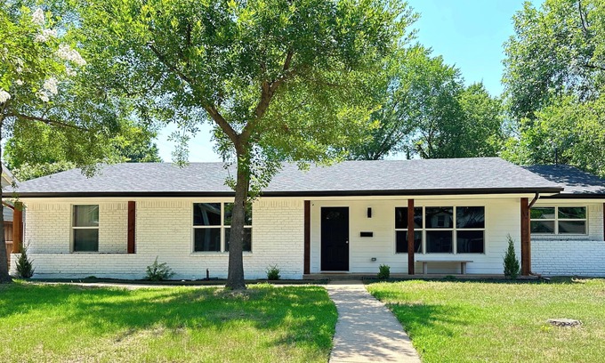 Irving Casa | 14 Mi to Dallas: Irving Escape w/ Patio & Fire Pit