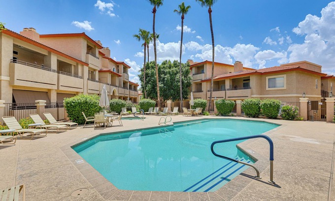 North Mountain Condominio | Condominio con balcón y piscina compartida-14 Mi a DT Phoenix