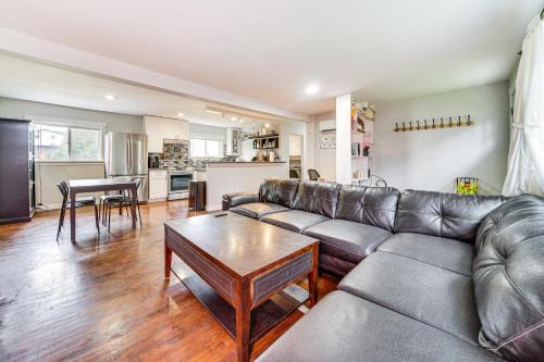 Renton Casa | 14 Mi to Dtwn Seattle Sleek Home with Large Yard