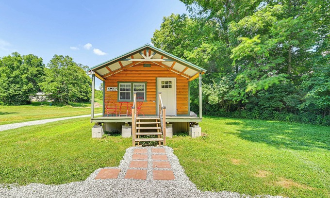 Georgetown Cabina | 14 Mi to Kentucky Horse Park: Creekside Cabin