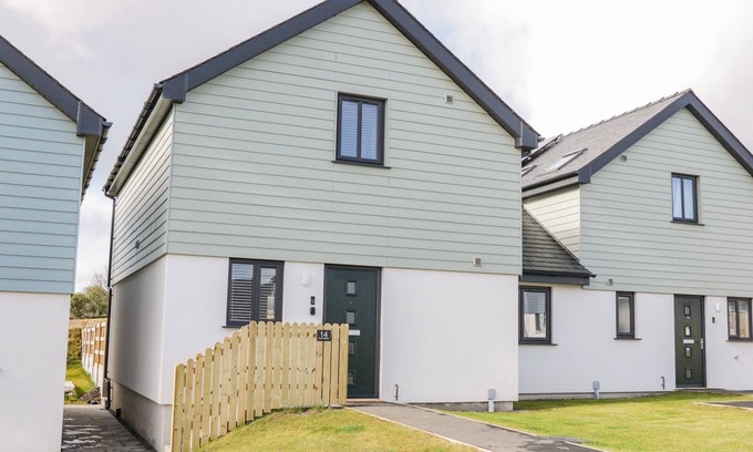 Brynteg Cabaña | 14 PARC DELFRYN, pet friendly, with a garden in Benllech