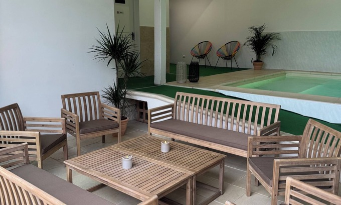 Restigne Casa | 14-person gîte with heated indoor pool, games room and Jacuzzi