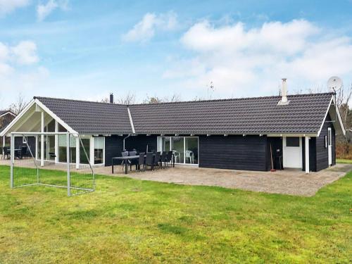 Sundstrup Casa | 14 person holiday home in Højslev