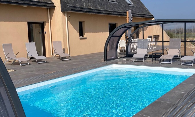Lanmodez Casa | 14-person villa with sea view and heated indoor pool.