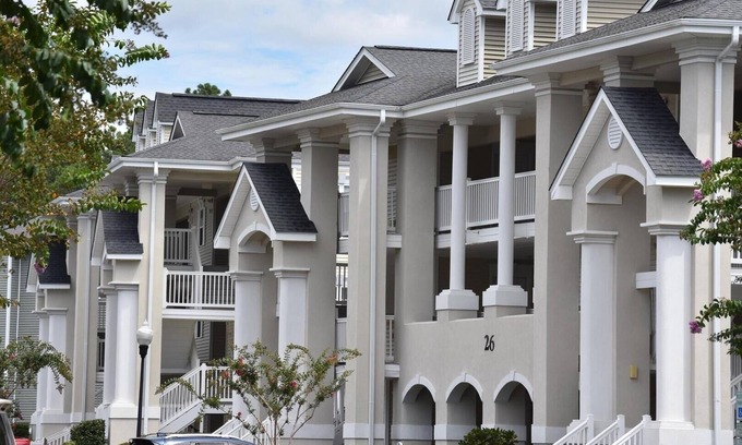 Calabash Condominio | 1408m 1 Bedroom Condo by RedAwning