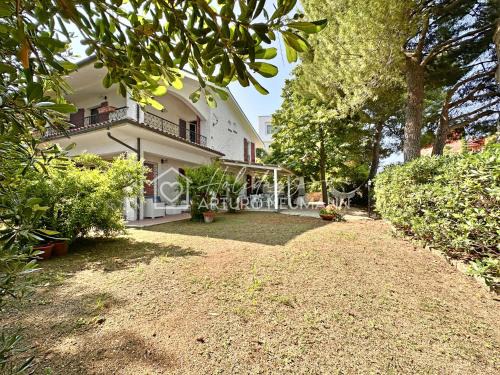 Marcelli Apartamento | 142 - VILLA BLU a Marcelli - villa quadrilocale a Marcelli con ampio giardino , aria condizionata e wifi - SPIAGGIA inclusa nel prezzo